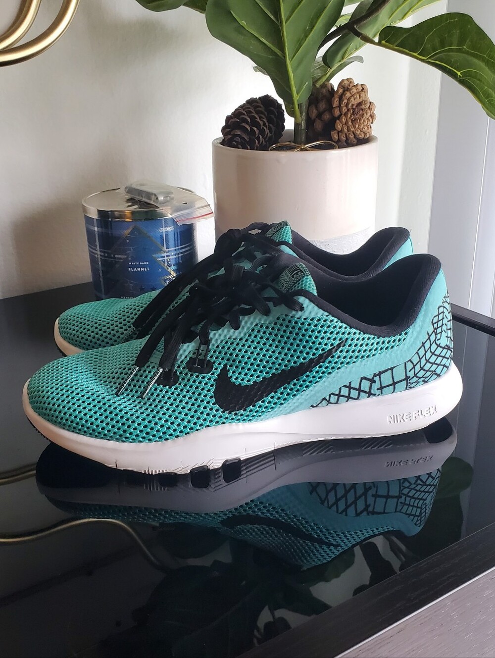 💕 Nike 💕 Women’s Teal and Black Training Sneakers